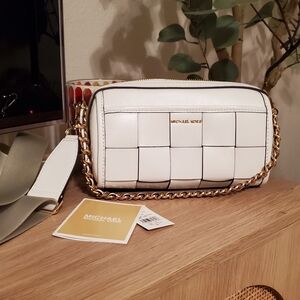 Michael Kors White Woven Crossbody Bag with Gold Chain